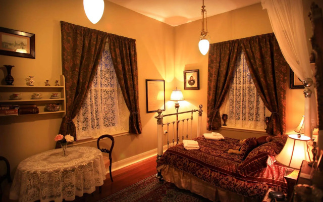 Blakes Manor Self Contained Heritage Accommodation