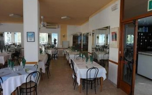 Hotel Caravan