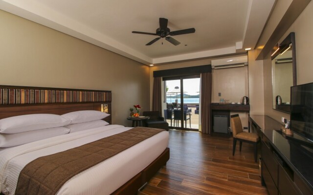 Two Seasons Coron Bayside Hotel