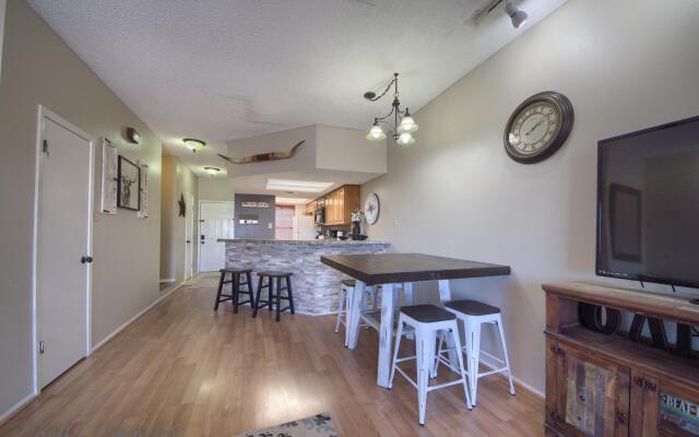 Seele Street River Retreat SS B11