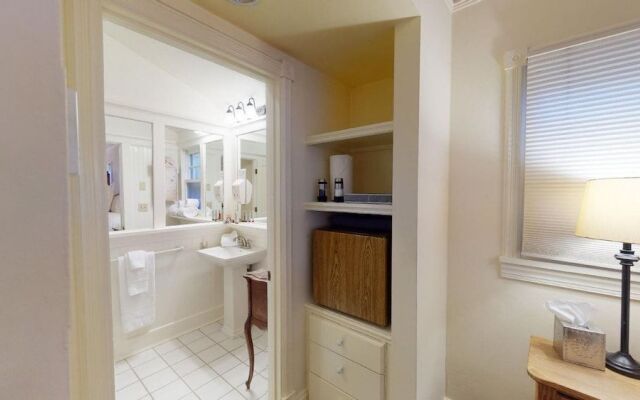 Preston Suite #8