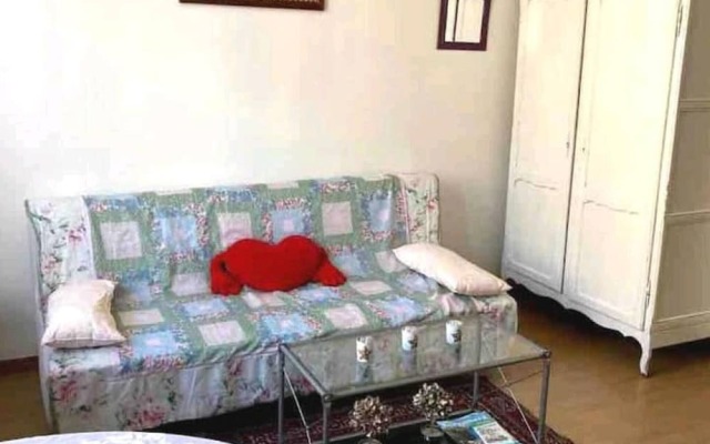 "entire Cozy Three Bedroom Apartment in Bruxelles"