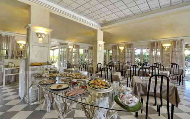 Nefeli Hotel