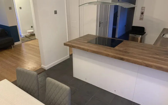 4 bedroom worker property parking