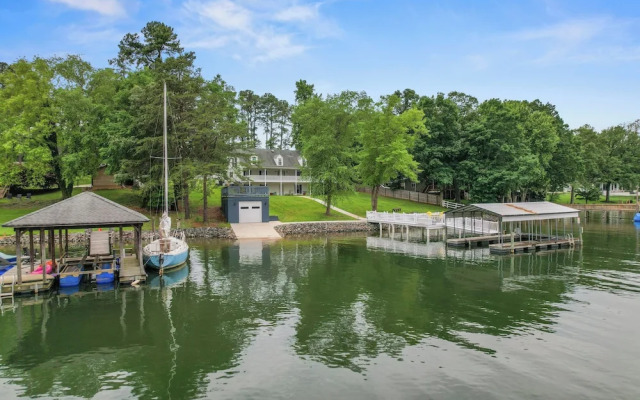 Lovin Lake Livin A Must-see!