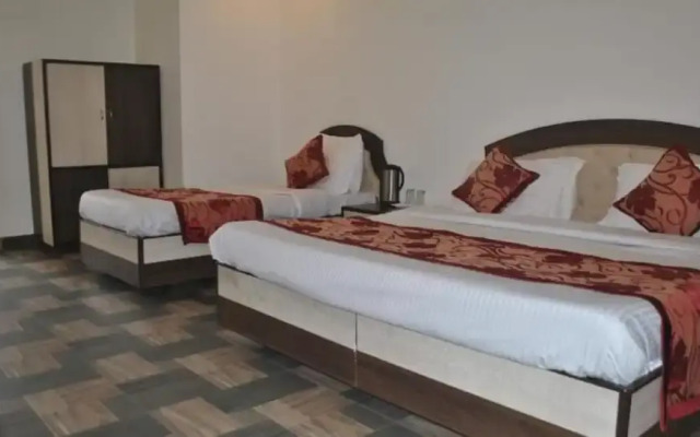 Goroomgo Mahaluxmi Palace Katra