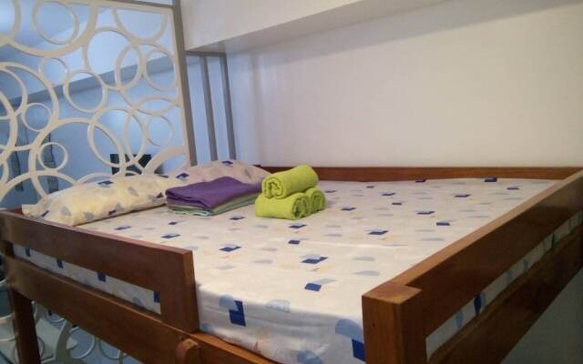 Dr. Calayan's Cozy Wind Residences Tagaytay Taal View