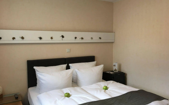 Hotel H.E.Y.M.A.N.N.