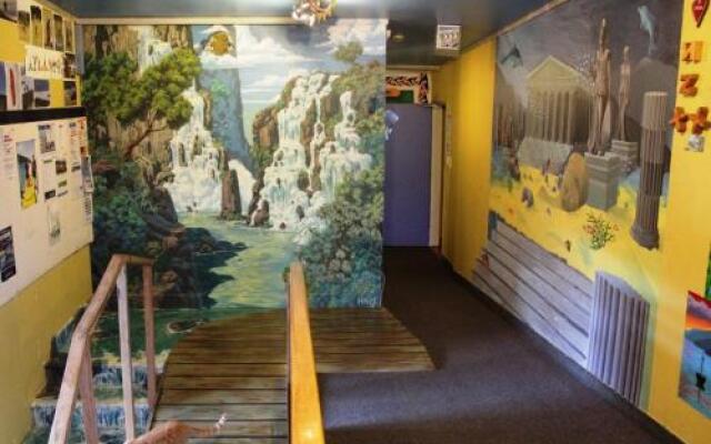 Atlantis Backpackers & Motels