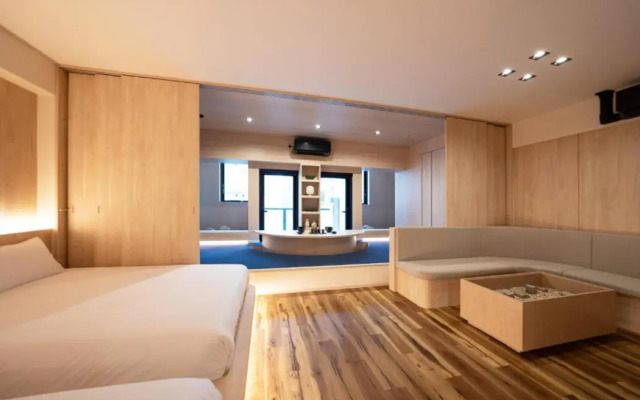 Uh Suite Namba Station