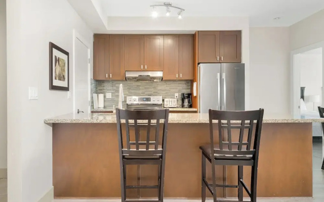 Lakefront Lux 2BR Symphony Of Comfort