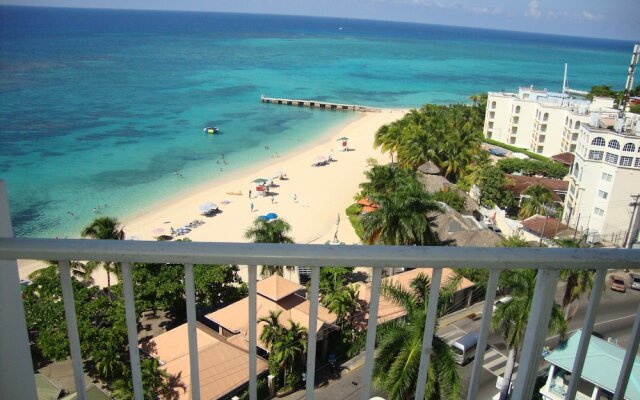 Sky Box Beach Suite at Montego Bay Club