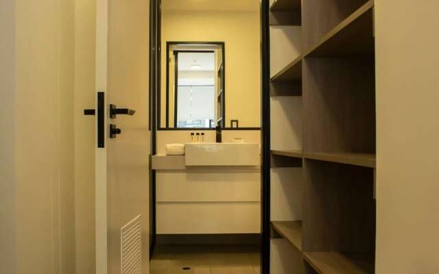 w Modern 1BR in Exclusive San Isidro
