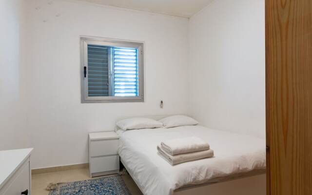 Stylish & Cozy Seaview Vacation APT