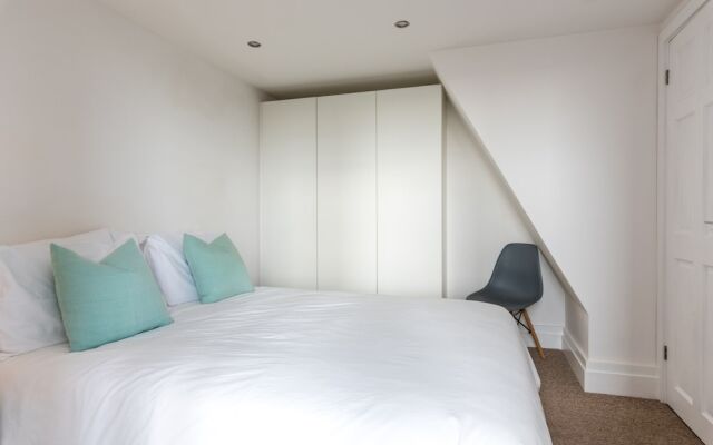 1 Bedroom Seafront Flat in Hove