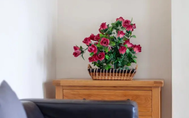 Spacious 3-bed flat by popular Waterloo