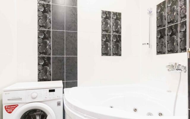 Жилой квартал на улице Адоратского