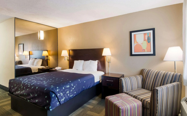 Rodeway Inn At Fort Lee