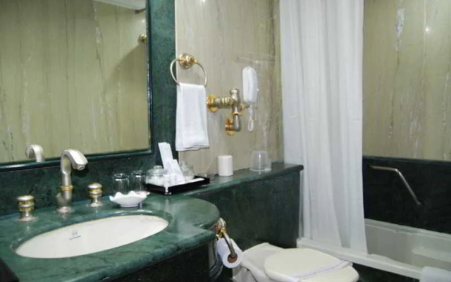 Hotel Ramada Raj Park