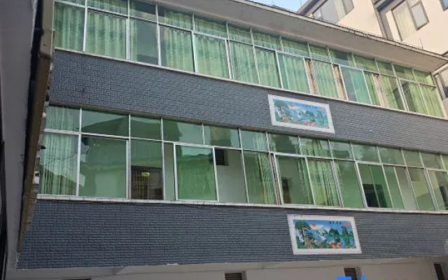 Ximeng Riverside Hotel — hotel in Pu'er