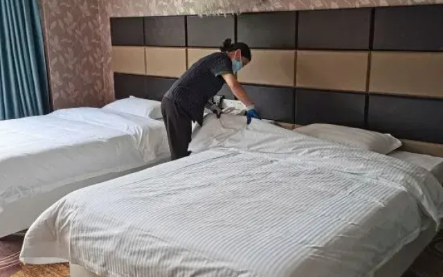 Loft Holiday Hotel (Lianyungang Minzhu Road Old Street Branch)