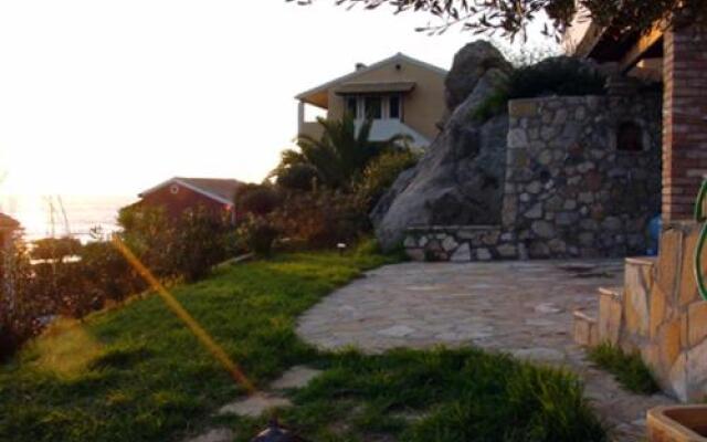 Menigos House 129