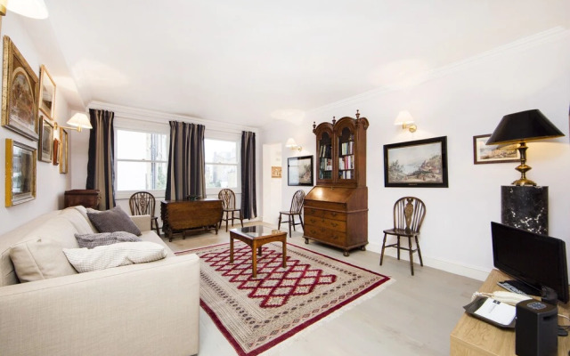 Comfortable one bedroom apartment in Notting Hill, Lambton Place near Portobello