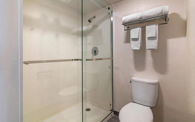 Fairfield by Marriott Inn & Suites Providence Airport Warwick