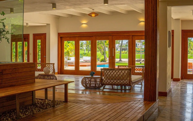 Majestic 5BR Villa w Maid Jacuzzi in Cap Cana