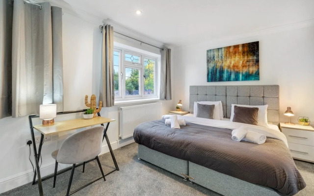 Isher 3 Bedroom 2 Bath Hse with Parking