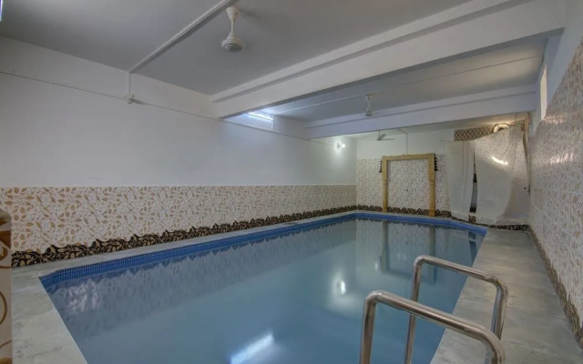 Hotel Heera Court
