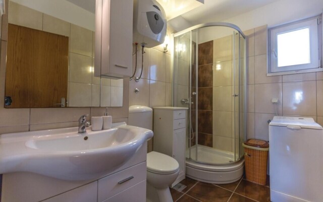 Stunning Home in Ploce With Wifi and 2 Bedrooms