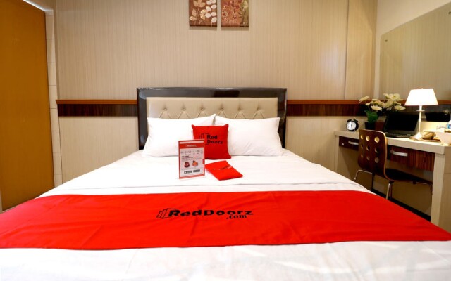 RedDoorz Plus near Universitas Sumatera Utara