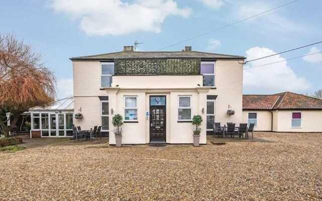 Hare & Barrel Hotel