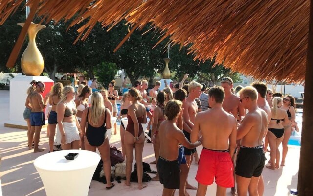 Black Amber Boutique Hotel