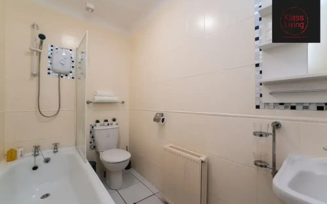 One Bedroom Apartment by Klass Living Serviced Accommodation Coatbridge - Albion Apartment with Wifi and Parking