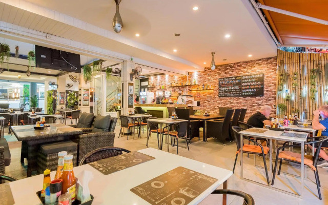 Hallo Patong Hotel & Restaurant