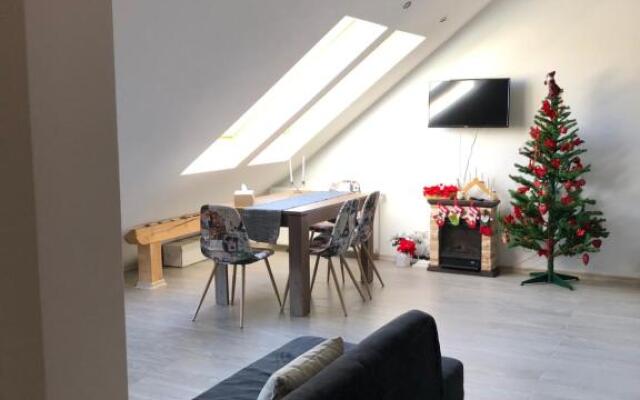 Apartament Andy Busteni 30 m de partie