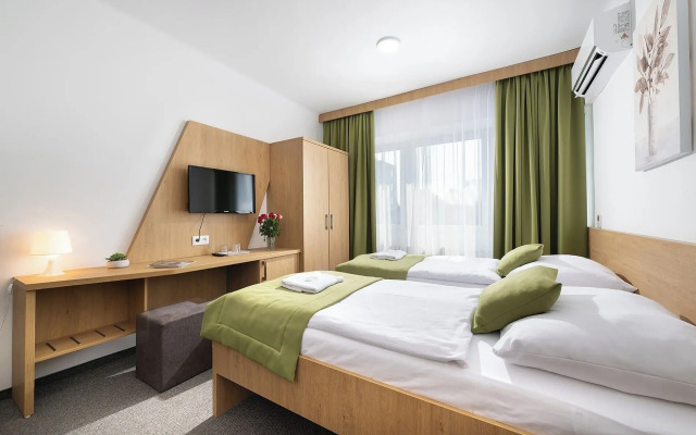 Hotel Plus