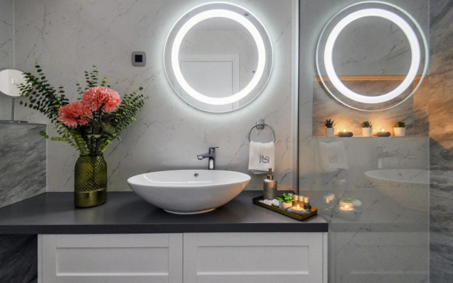 DiVine Luxury Apartment Purple