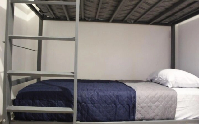 Real 114 Hostal - Hostel