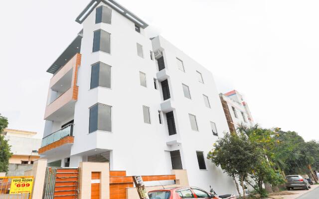 Capital O 71004 Grandeur Hotel