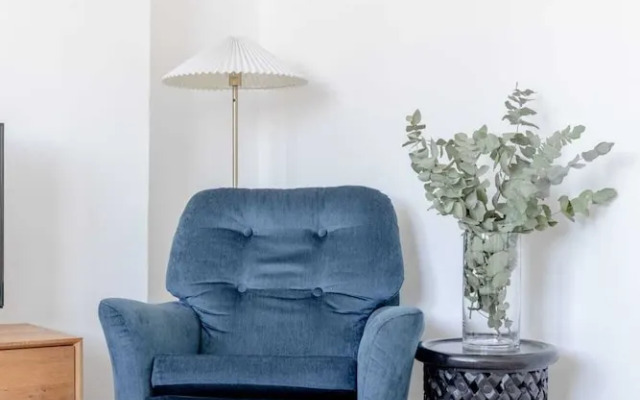 Sleek Scandi-inspired 2BD Flat, Fulham
