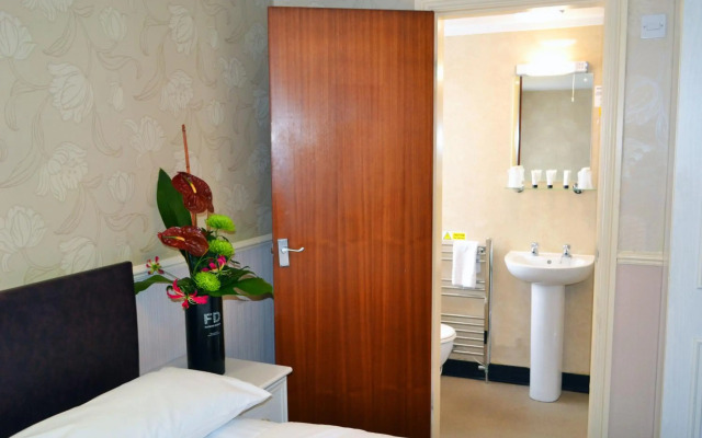 Lyndene Hotel