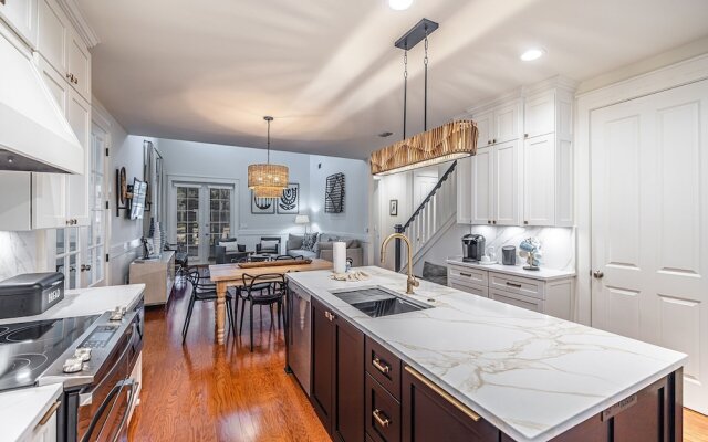 1299 Laurel Grove 3 Bedroom Home by RedAwning