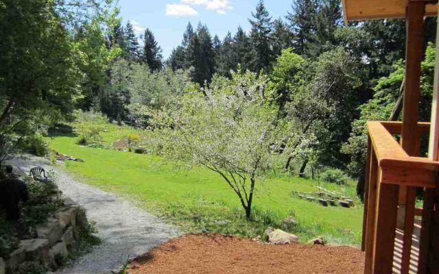 Cosy Woodpecker Cottage