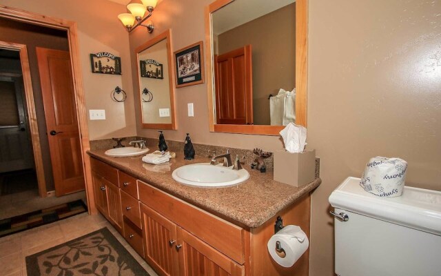 Snow Summit Chalet 1086 by RedAwning