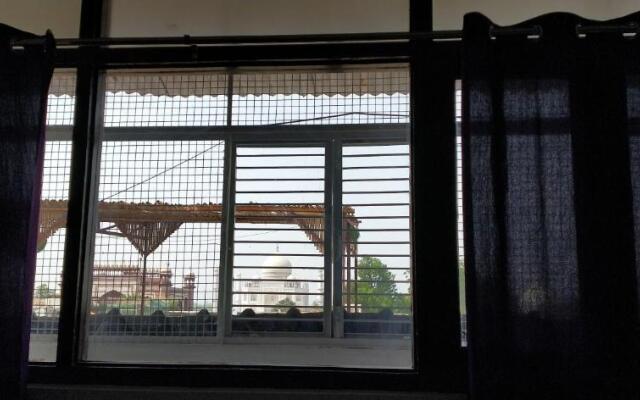 Joey's Hostel Agra