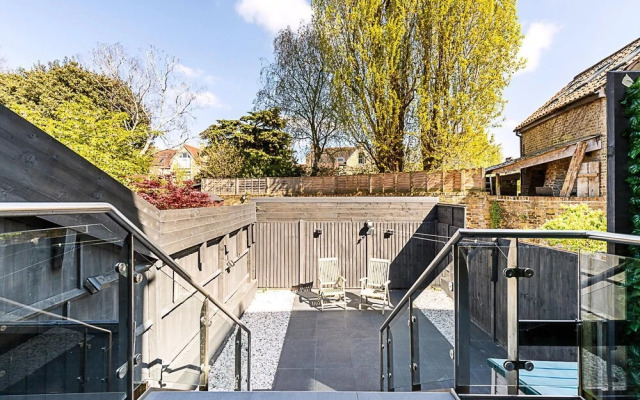 Chic Garden Flat in Leafy Ealing