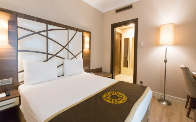 The Grand Mira Hotel